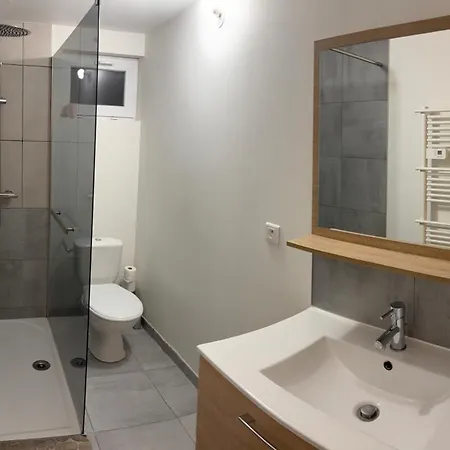 T2 Pour 5 Personnes 1 Appartement *